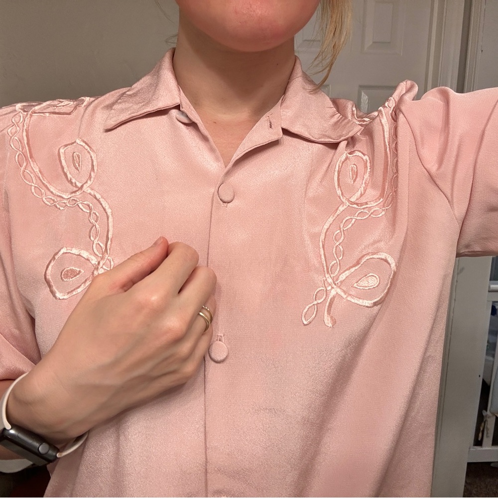 Elegant Pink Embroidered vintage blouse size L